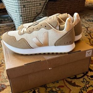 NIB Veja SDU J-Mesh Natural Platine size 38 /7